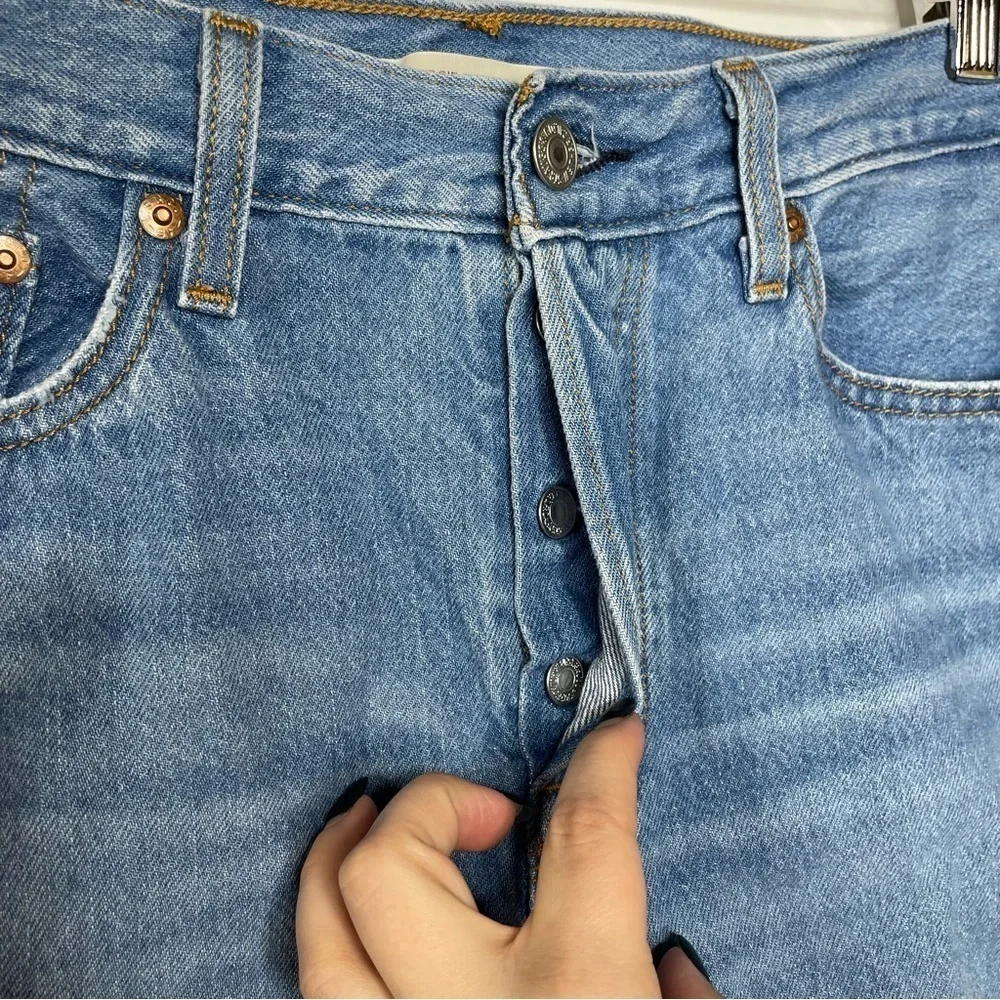 Levi’s Wedgie Straight Distressed‎ Jeans Size 29